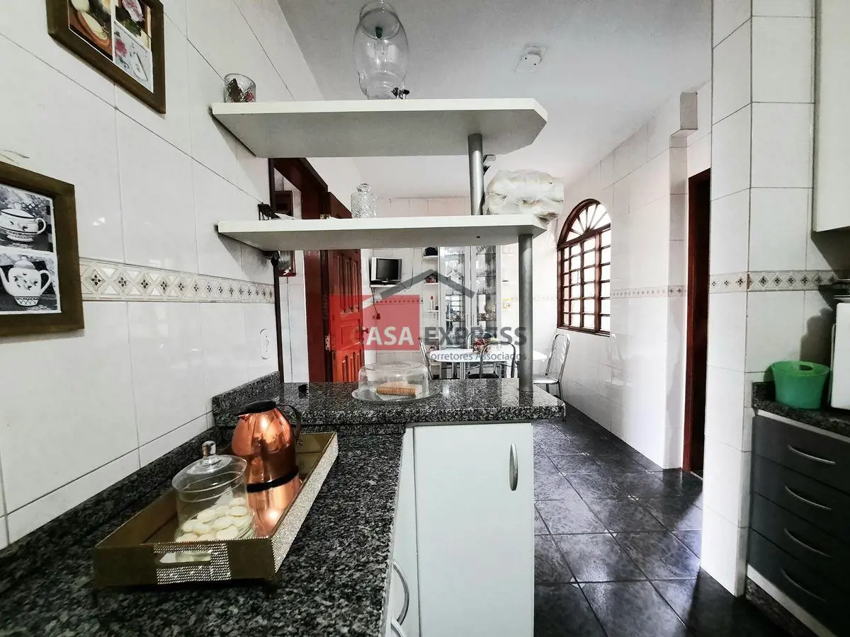 Excelente Sobrado! Melhor localização de Sobradinho!!- 4 Quartos sendo 3 suítes;...