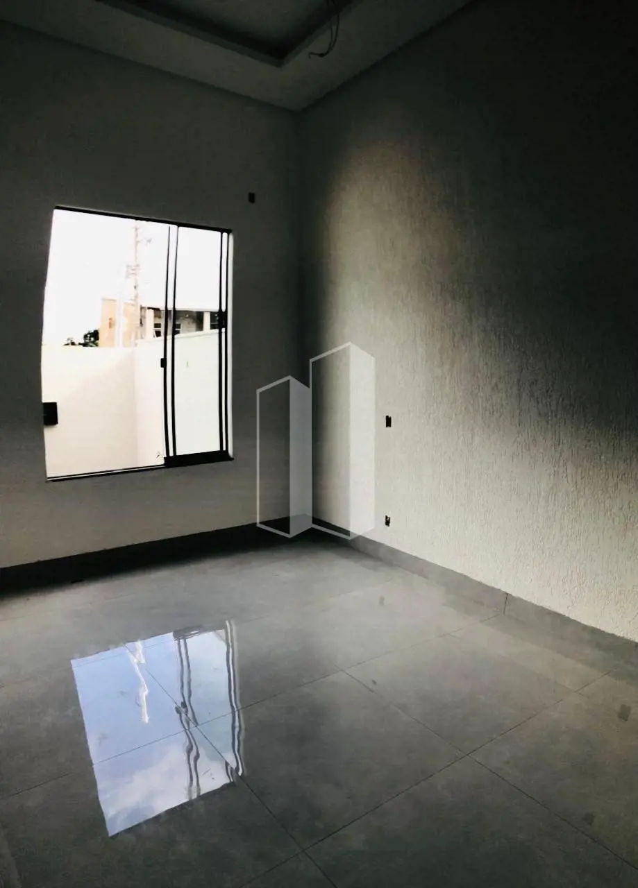 Linda casa térrea de 3 quartos, sendo uma suite. Ampla sala com iluminação natur...