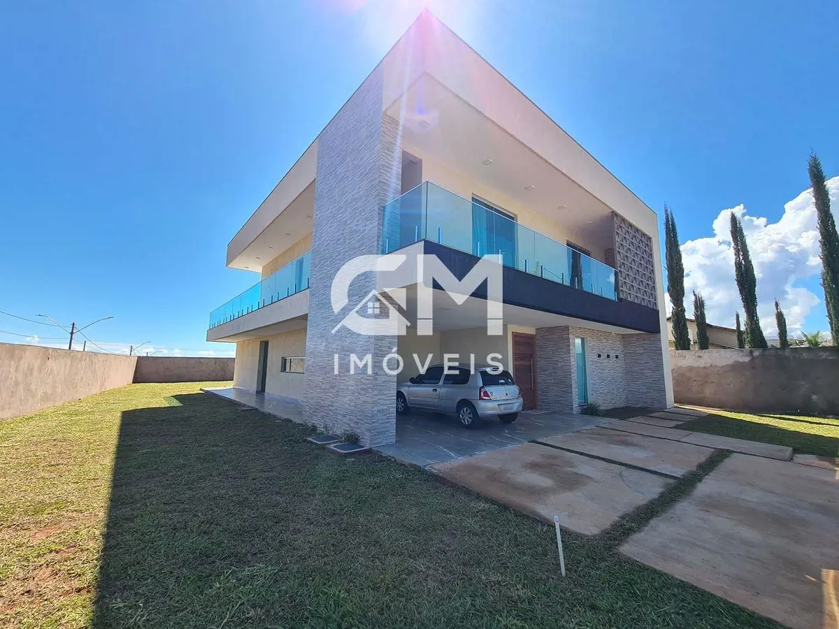 ACEITA FINANCIAMENTO E FGTSÁrea do terreno 678 m²Área construída 360 m²; Garagem...