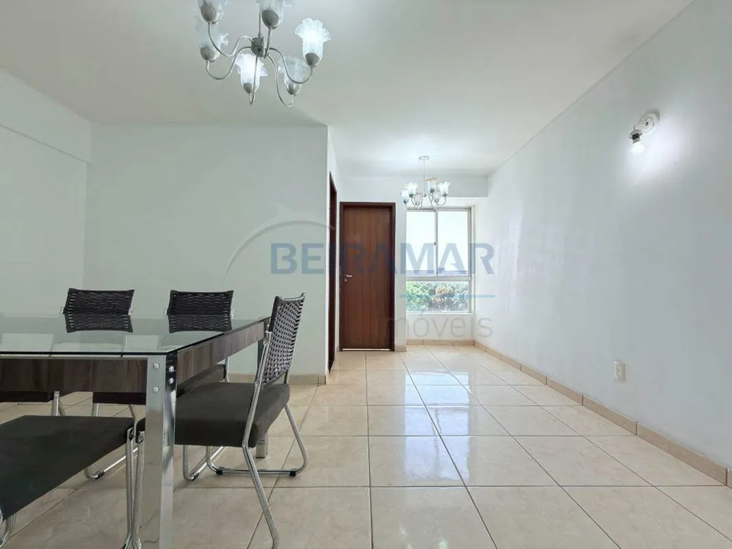 Este apartamento bem localizado na QNL 23 oferece o equilíbrio perfeito entre co...