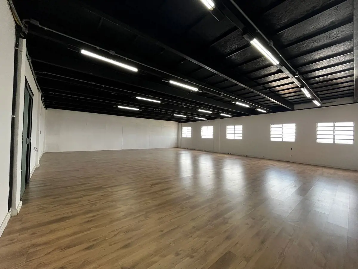 Alugamos ótimas salas comerciais com áreas privativas de até 110 m2, em excelent...