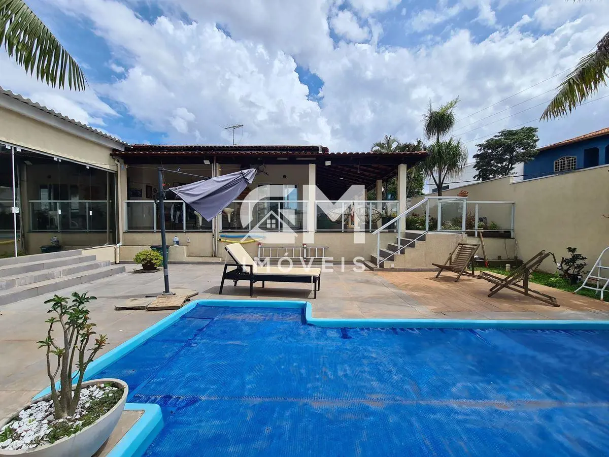  ACEITA FINANCIAMENTO E FGTSCONDOMÍNIO FRIBURGO Área do terreno 550 m²Área const...