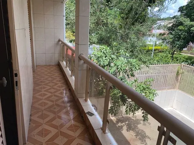 IMOVEIS DF 10 VENDE, sobrado com 05 quartos, sendo 04 suítes, uma com closet e h...