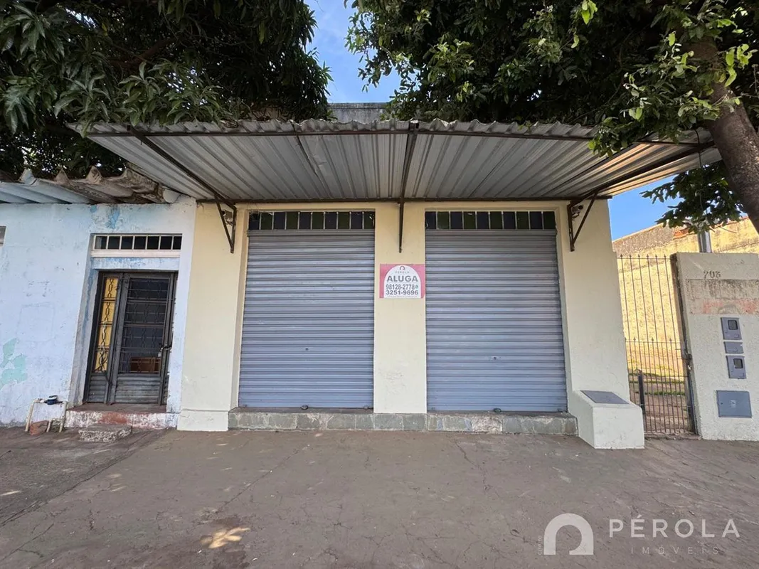 Sala comercial 70 M² com depósito e um banheiro. Localizada próximo ao Estádio A...