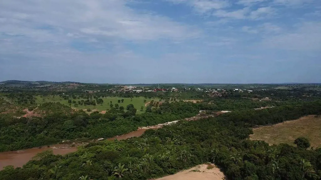 Fazenda com área total de 65 alqueires ou seja 314 hectares com localização priv...