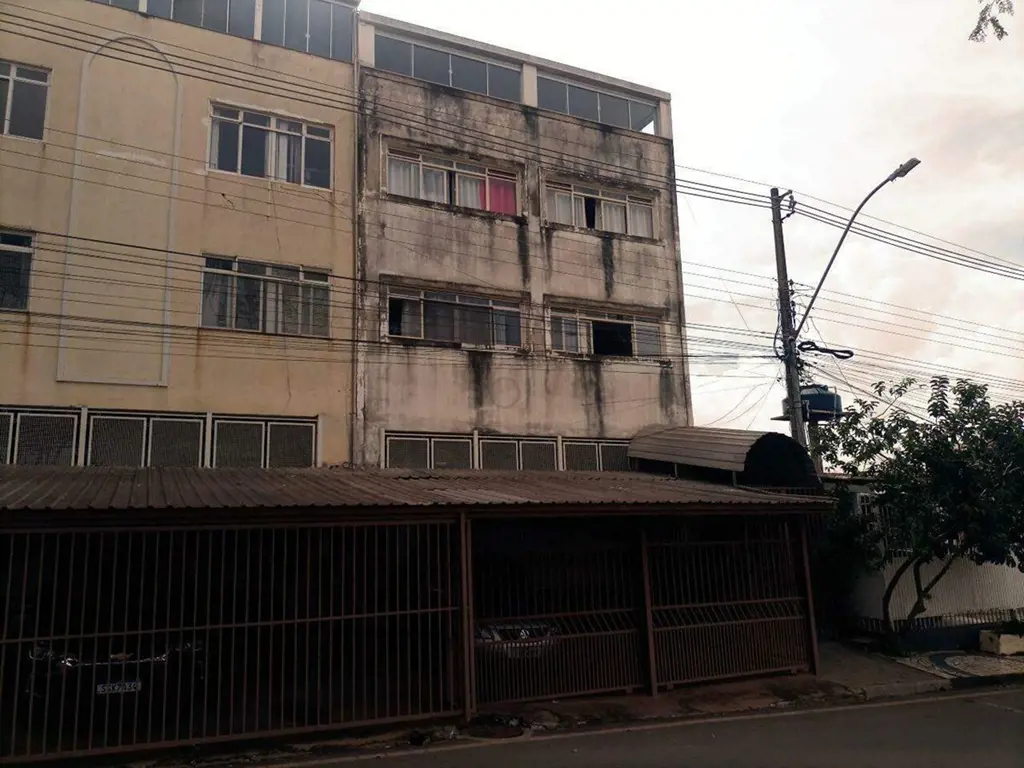 Vende-se prédio comercial e residencial de 5 pavimentos. Distribuídos em loja co...