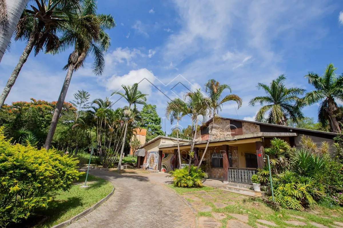 Casa Contemporânea de Luxo no SMDB - Lago Sul | 6.000m², 4 Quartos, Piscinas e C...