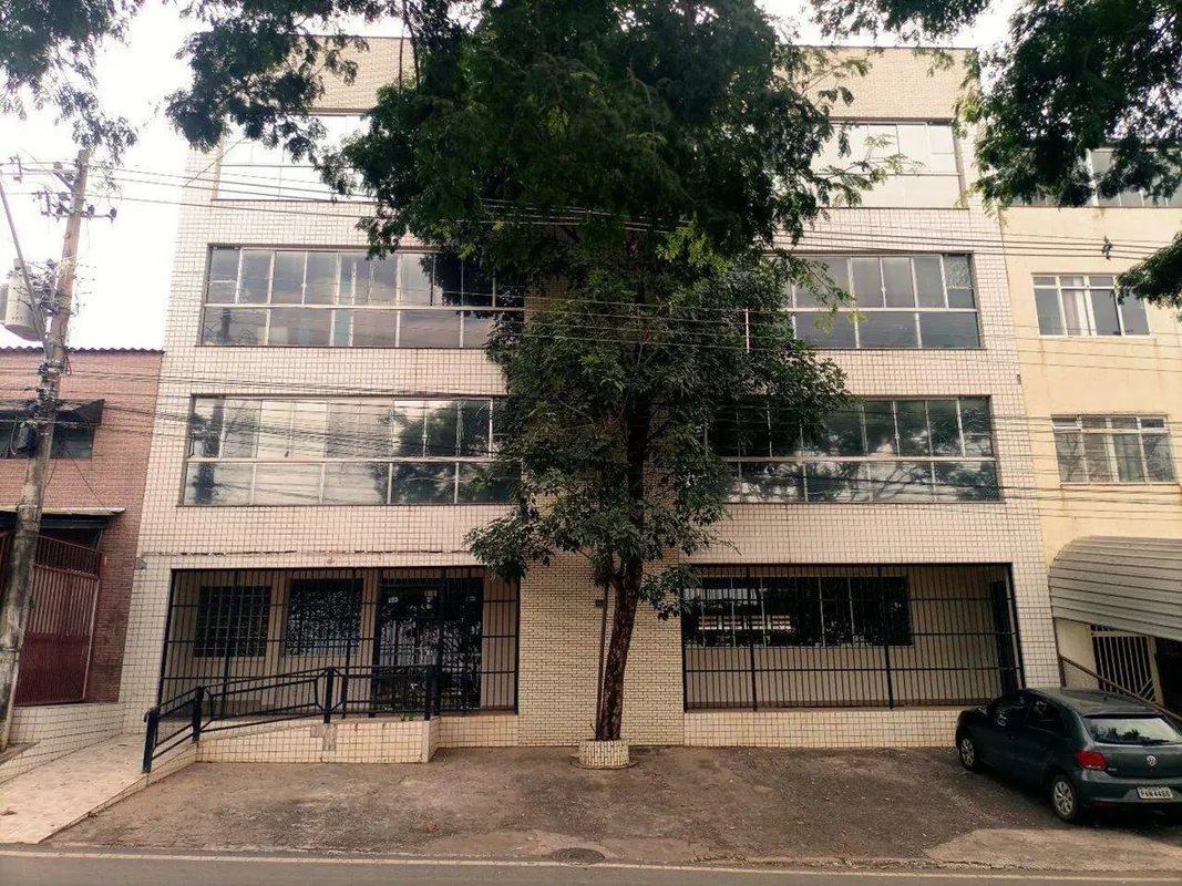 Prédio Comercial (Edificado em 2 Terrenos):- Área do Terreno: 260,00m²- Área Con...