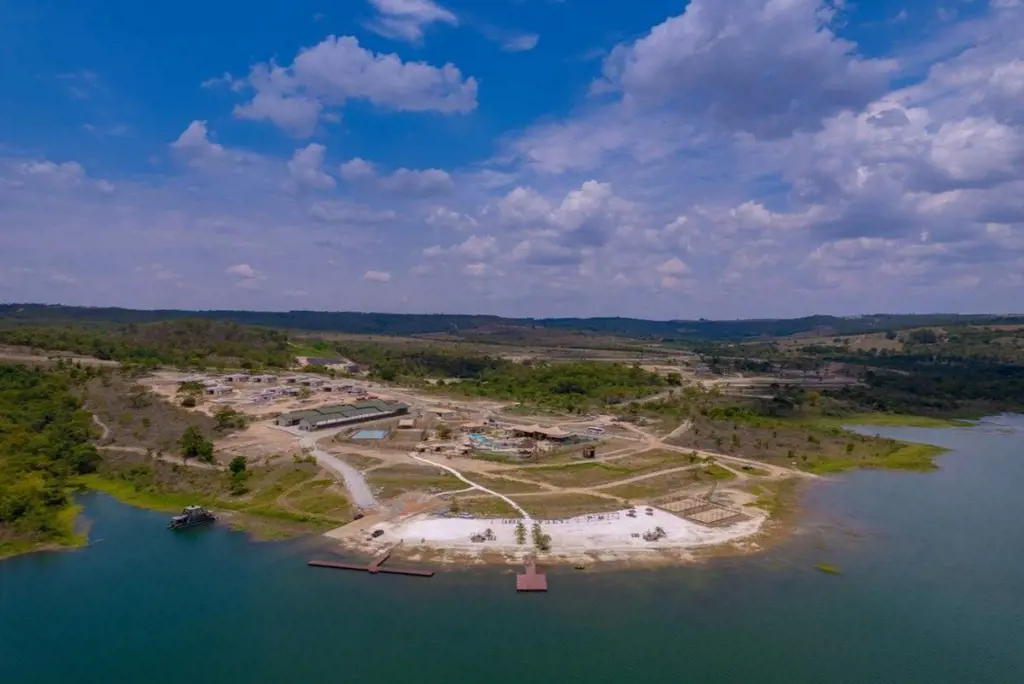 Com uma marina completa e infraestrutura impecável no condomínio, esse lote é a ...