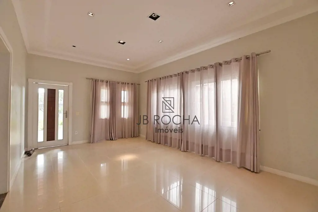JB ROCHA IMOVEIS VENDE (COM HABITE-SE, ACEITA FINANCIAMENTO)Casa no Condomínio J...