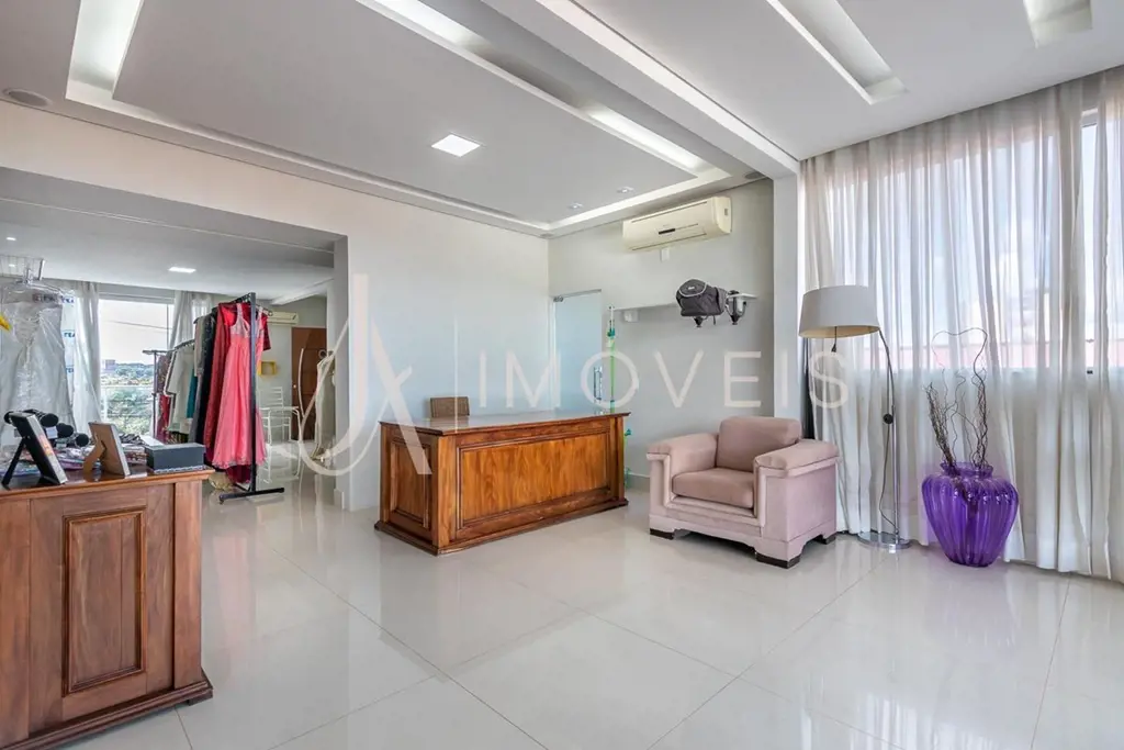 Apresentamos andar comercial com localização privilegiada e estratégica, na estr...