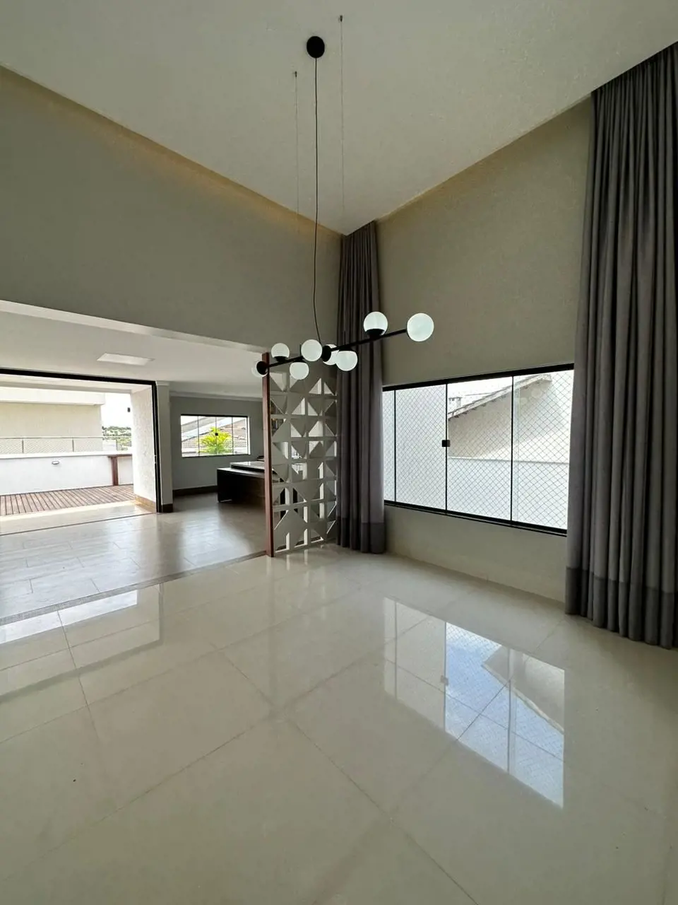 Alphaville araguaia Casa térrea com 3 suítes montado em armários, salade tv, sal...