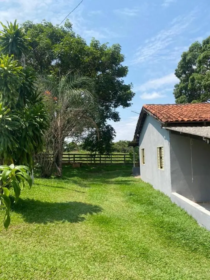 Vende-se encantadora chácara em Aragoiania, a menos de 20Km de Goiânia Medindo 3...