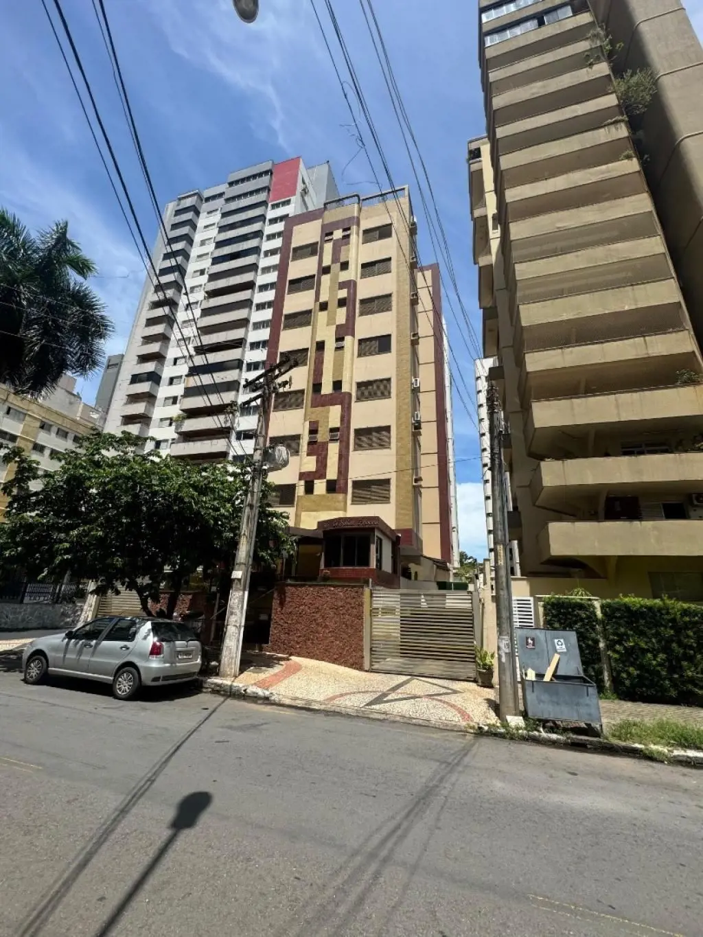 Excelente cobertura no Edifício Jullian Princess, com 260 m², composta por 03 qu...