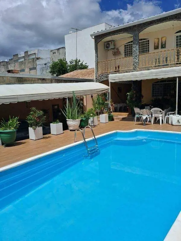 Apresentamos uma residência excepcional no Condomínio Sol Nascente, estrategicam...