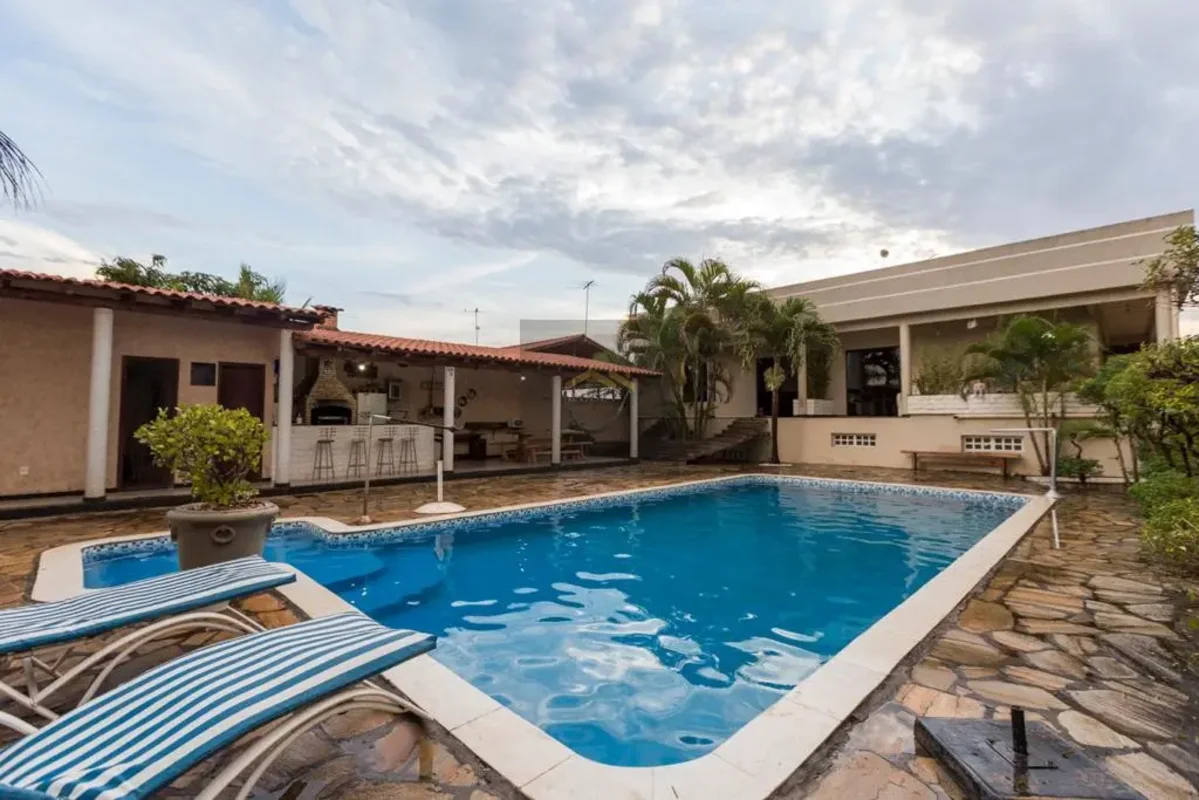 Batista Soluções Imobiliárias vende casa na IAPI, lote 823m2, área construída 60...