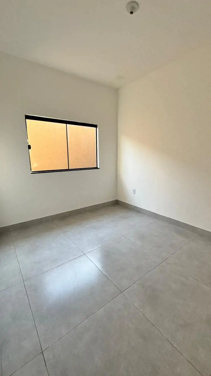 Casa nova com 3 quartos, 1 suíte, banheiro social com nichos, sala pé direito du...