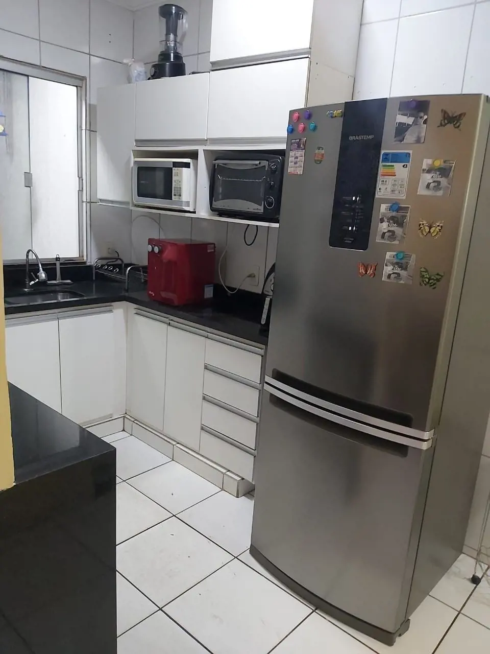 Casa com 2 quartos, banheiro social, sala 2 ambientes , sanca e sistema de ilumi...