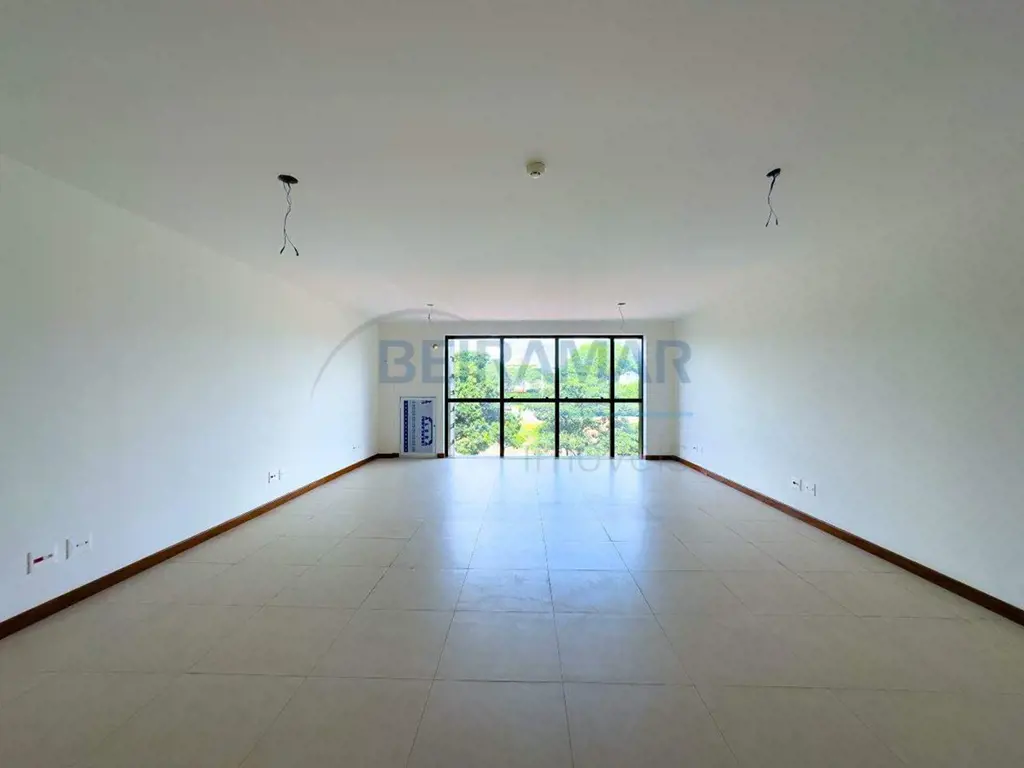 O Edifício Imperador, localizado na SEPN 513 Bloco D, oferece uma excelente opor...