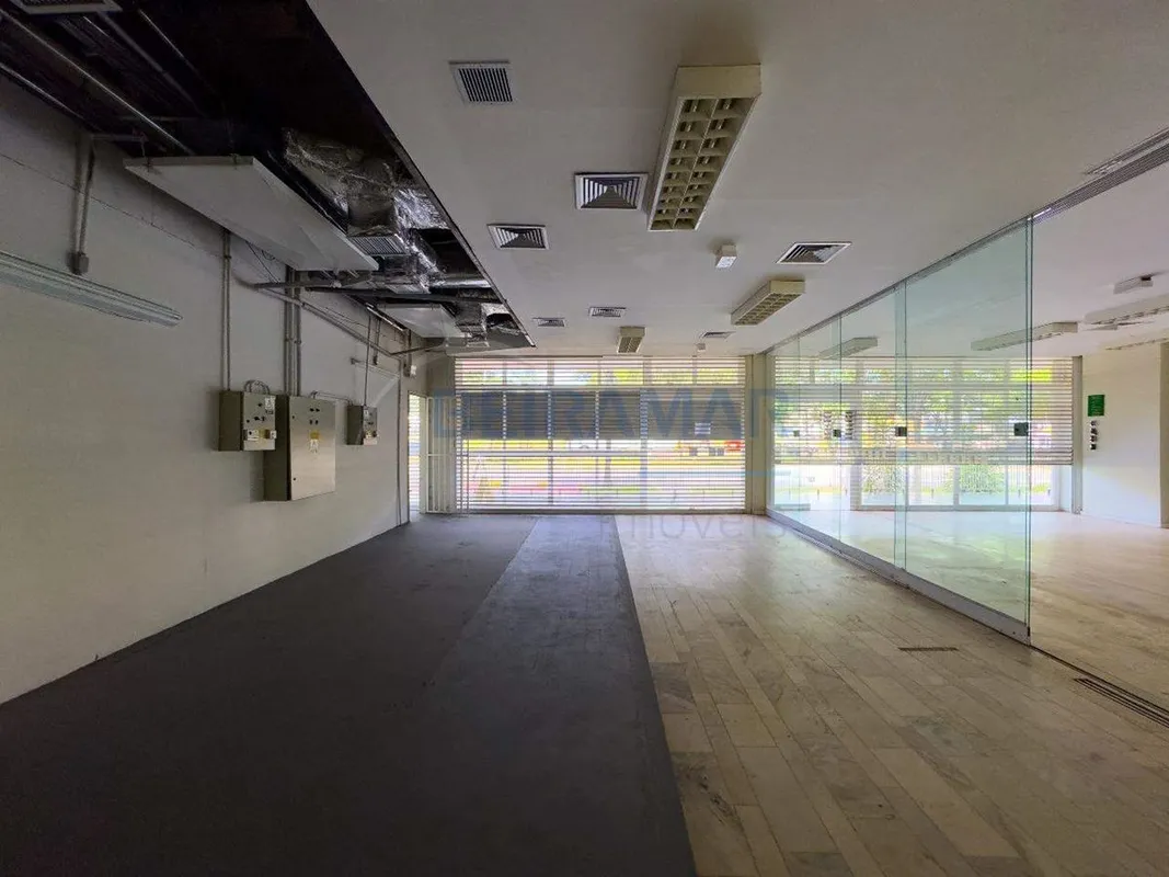 O Edifício Imperador, localizado na SEPN 513 Bloco D, oferece uma excelente opor...