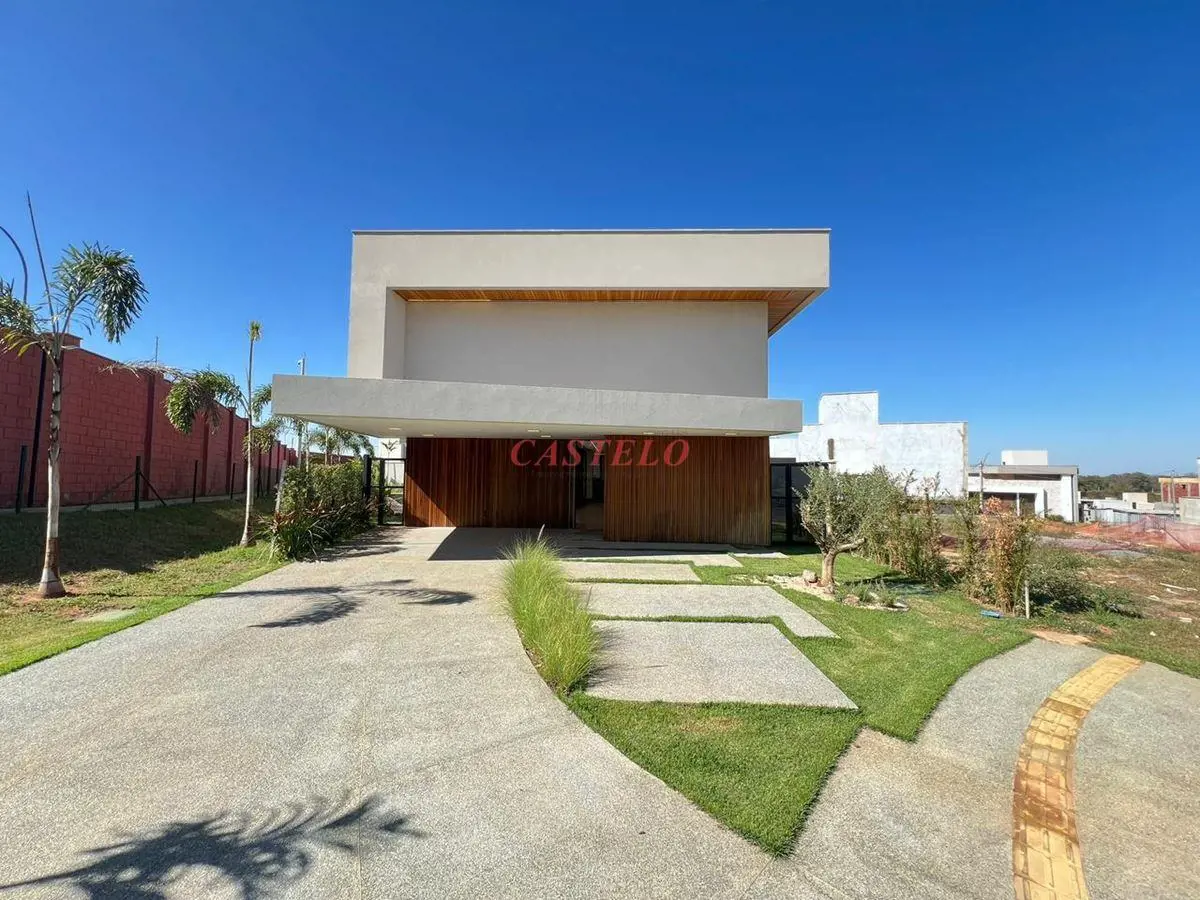 Área lote 419,87 m2;Área construída 314,16m2;02 vagas cobertas 04 vagas descober...