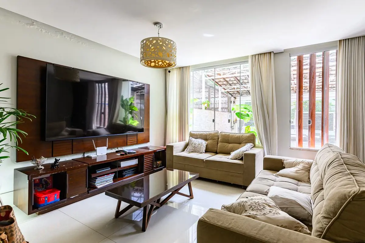 Casa reformada com 3 suítes à venda na Av. Central, bloco 655, Núcleo Bandeirant...