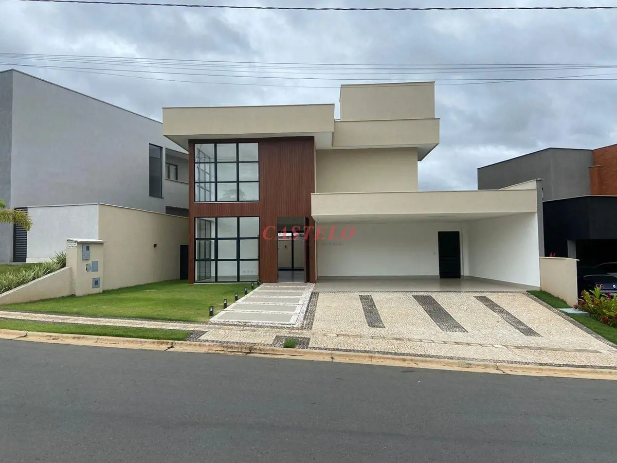 Área total: 237m²Pavimento superior:Com 3 suítes sendo uma master com closet;Pré...