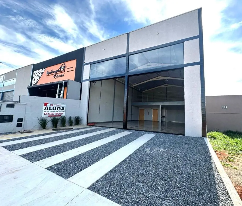 Galpão com 191,60m2 de área construída, sendo 140m2 térreo e 51m² de mezanino, 0...