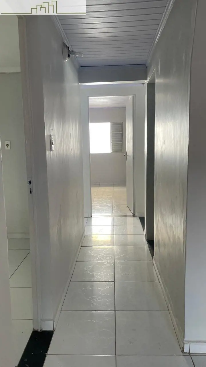 Conheça esta casa incrível no QI 4 Conjunto J, no Guara, DF. Situada em uma loca...