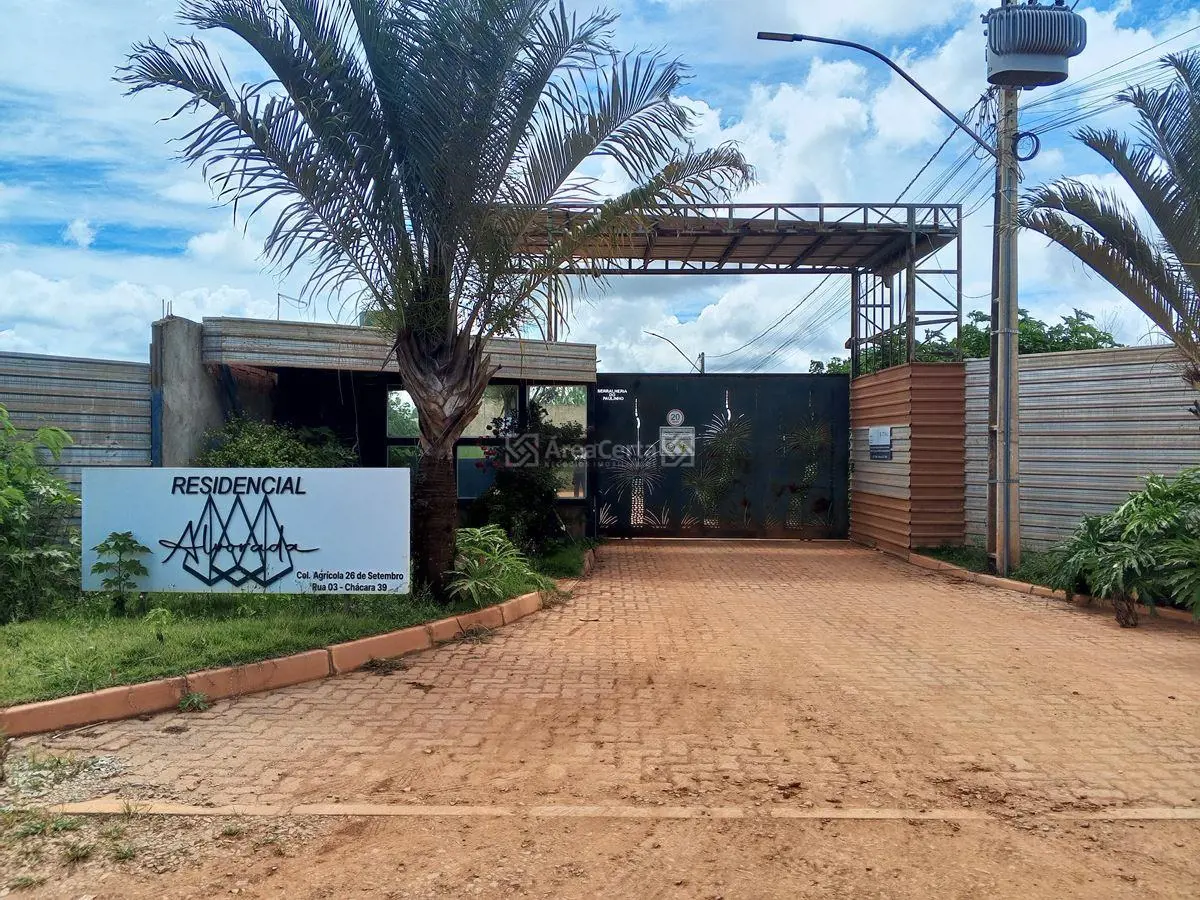 Excelente lote de 400 m2, dentro de condomínio com toda infra estrutura;Lote mur...