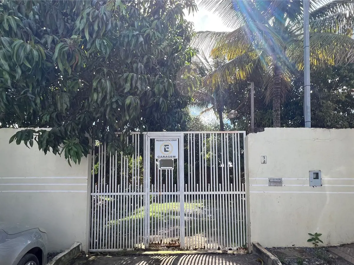 Vendo casa localizada no Pôr do Sol, P Sul. O imóvel é composto por 4 quartos se...