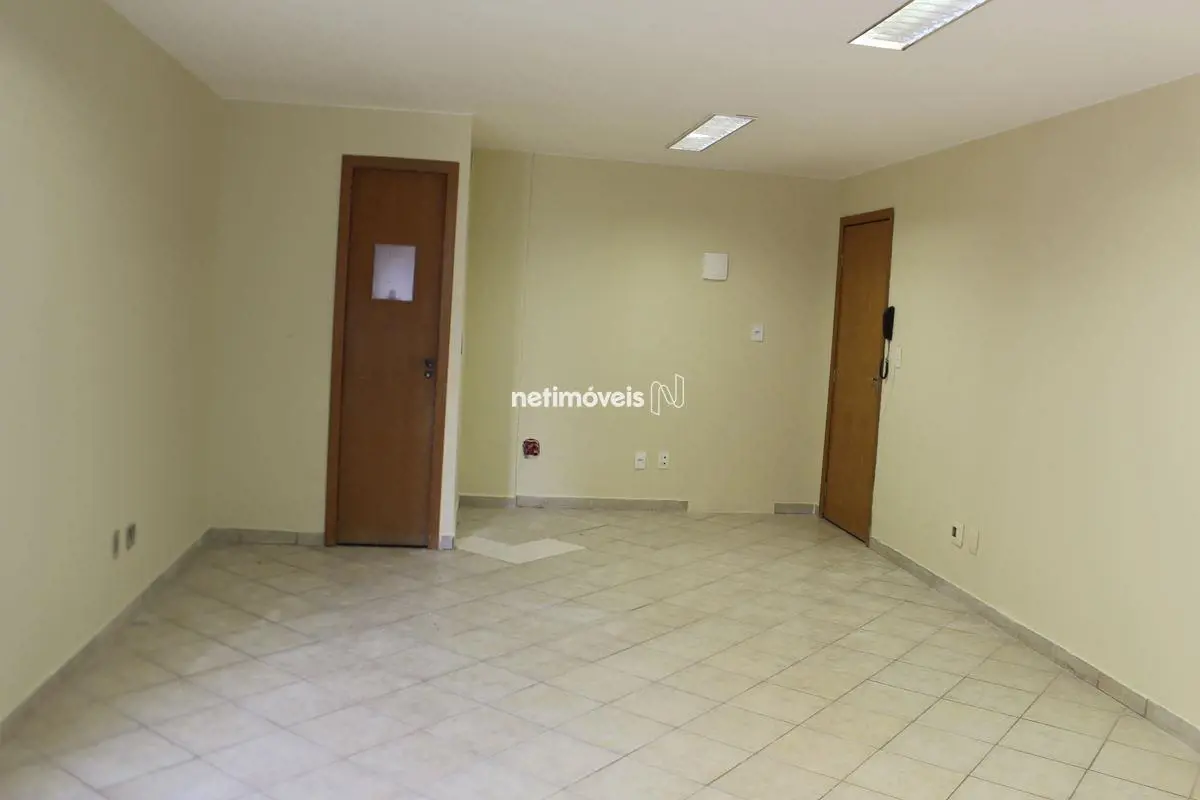 Excelente sala para locação.Sala com piso em cerâmica e banheiro.Seguro Incêndio...