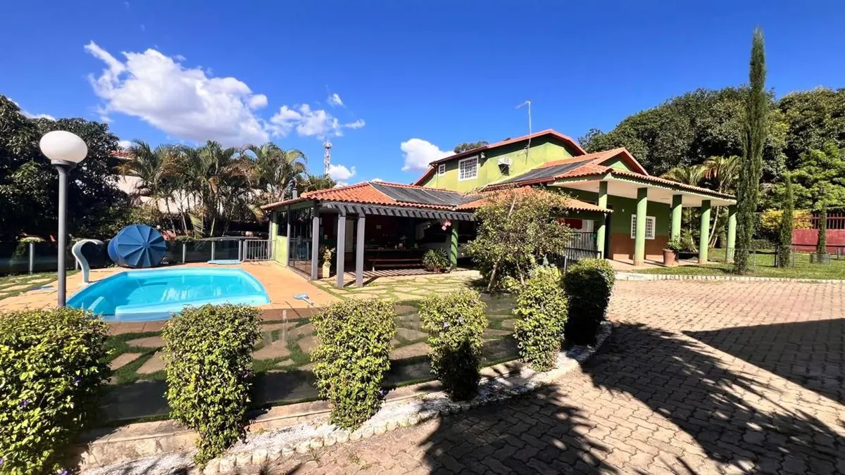 Excelente casa em condomínio fechado no Setor Habitacional Arniqueiras,5 quartos...