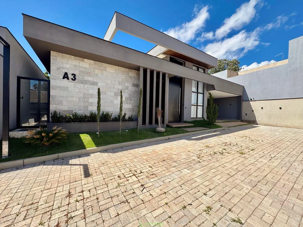 Casa Premium de Alto Padrão – 350m² | 3 Suítes | Lazer CompletoLocalização privi...