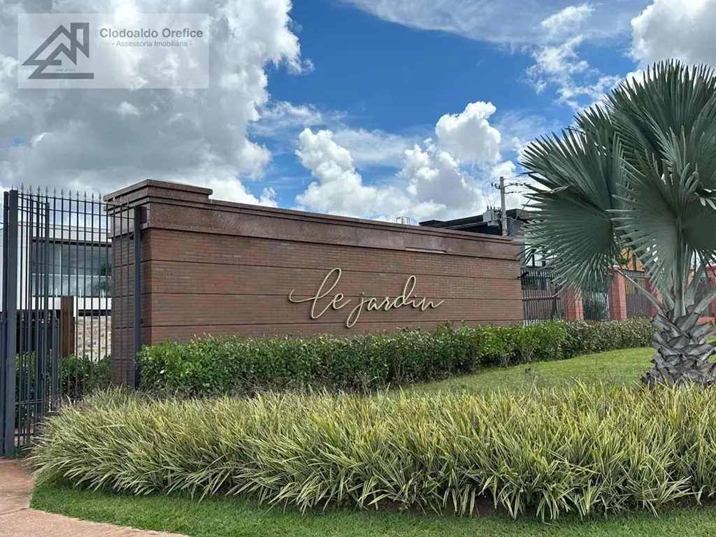 Descubra o seu novo lar no coração de Brasília com este incrível terreno à venda...