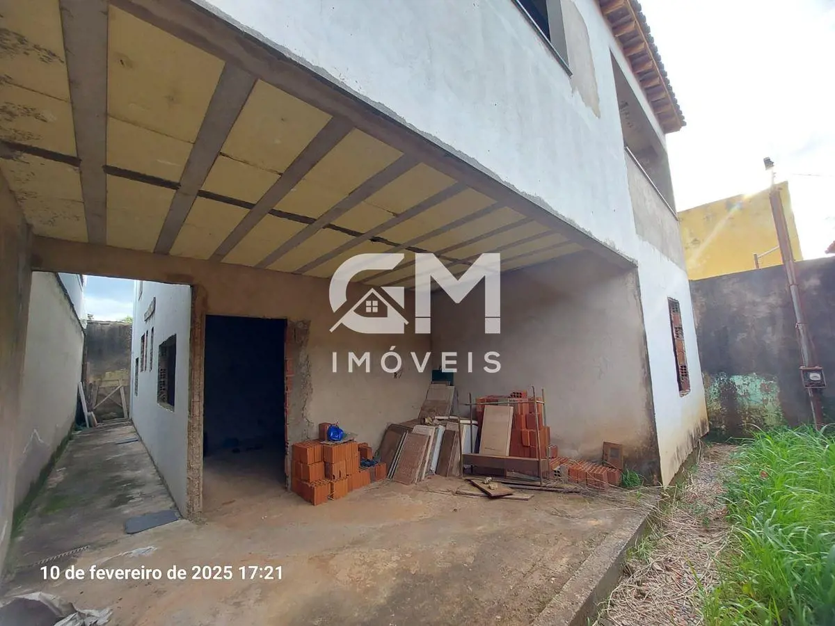 IMÓVEL ESCRITURADO Área útil: 224m²Área total: 162m²Excelente casa para quem que...