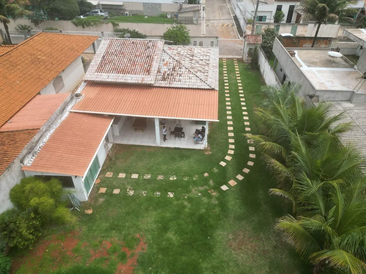 CASA COM 3 QUARTOS E SUÍTE EM LOTE DE 800 M² EM CONDOMÍNIO FECHADO - VICENTE PIR...