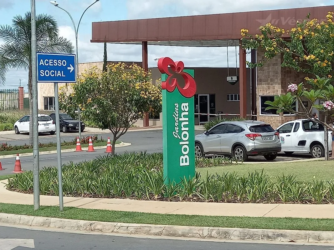 Excelente oportunidade de lote no Jardins Bolonha.Total de 300,00m² contendo as ...