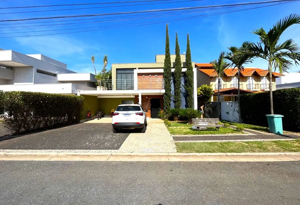 Excelente sobrado localizado no Condomínio Jardins Lisboa•Pavimento superior: Co...