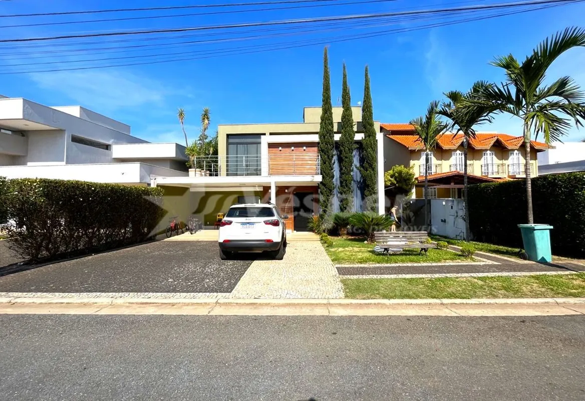 Excelente sobrado localizado no Condomínio Jardins Lisboa•Pavimento superior: Co...