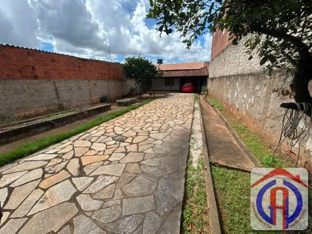 VENHA CONHECER !!!Vendo excelente casa com laje na rua 10 da Vicente Pires - DF....