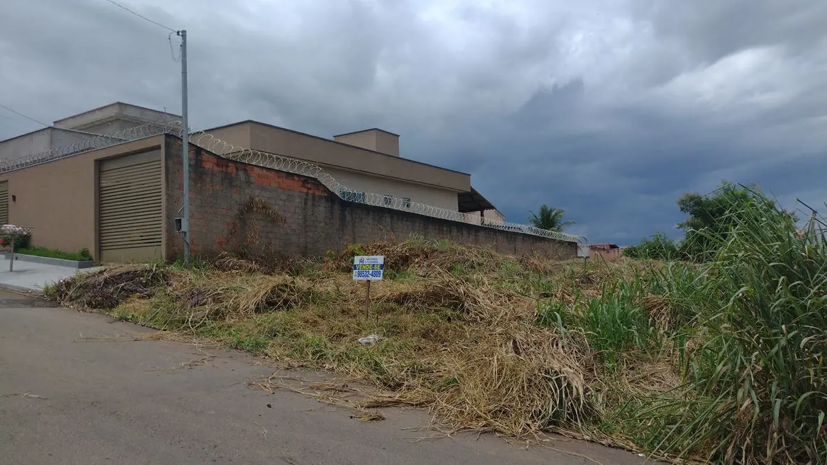 VENDE LOTE NO RESIDENCIAL CIDADE VERDE, - GOIÂNIA - GOIÁS..- LOTE COM 360 METROS...