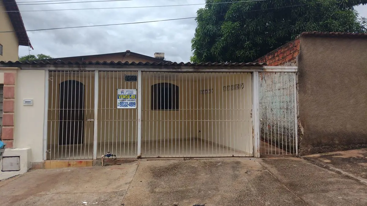 VENDE CASA COM TRÊS QUARTOS, BANHEIRO SOCIAL NO BAIRRO IPIRANGA - GOIÂNIA - GOIÁ...