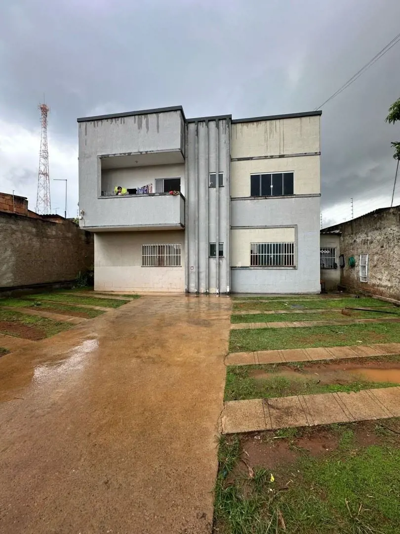 Vendo apartamento com 2 quartos, um banheiro e uma vaga de garagem.Apartamento c...