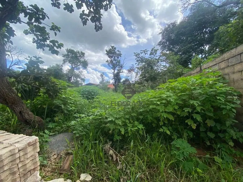 Eldorado Imobiliária apresenta: Excelente lote no Condomínio Chapéu de Pedra Esc...