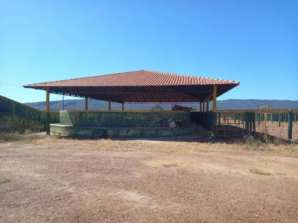Eldorado Imobiliária apresenta: Fazenda à venda às margens do Lago Serra da Mesa...