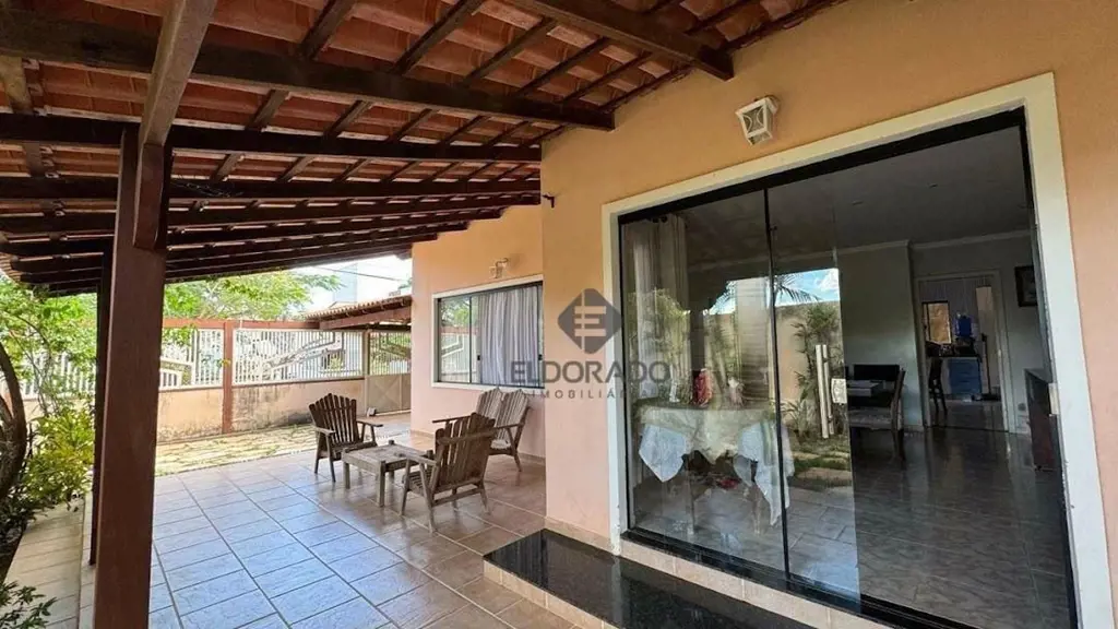 ELDORADO IMOBILIÁRIA VENDECasa Térrea com Paisagismo Diferenciado no Condomínio ...