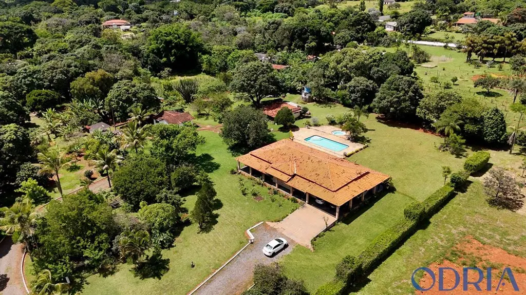 VENDE-SE CHÁCARA - RUA 06 LAGO OESTE Tranquilidade, conforto e contato com a nat...