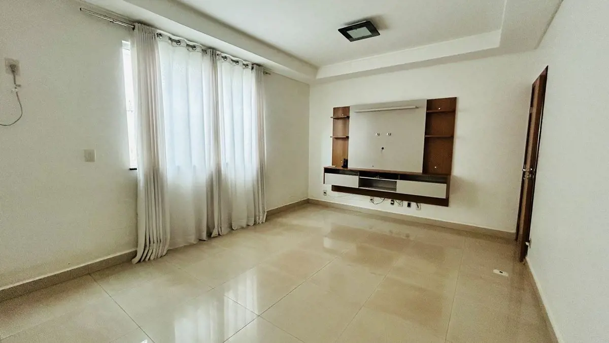 Sobrado com 4 quartos, sendo 3 suítes, e uma delas master, sala íntima, 2 terraç...