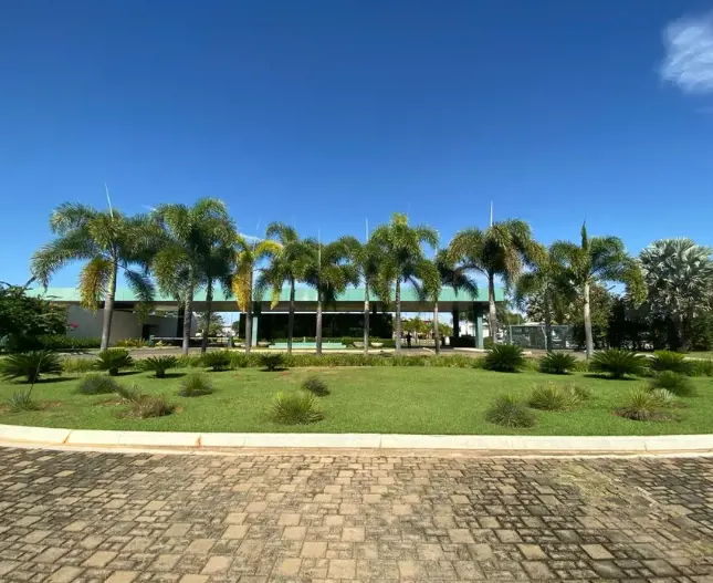 Lote / terreno está localizado condomínio Portal do Sol Golf Green, numa área pr...